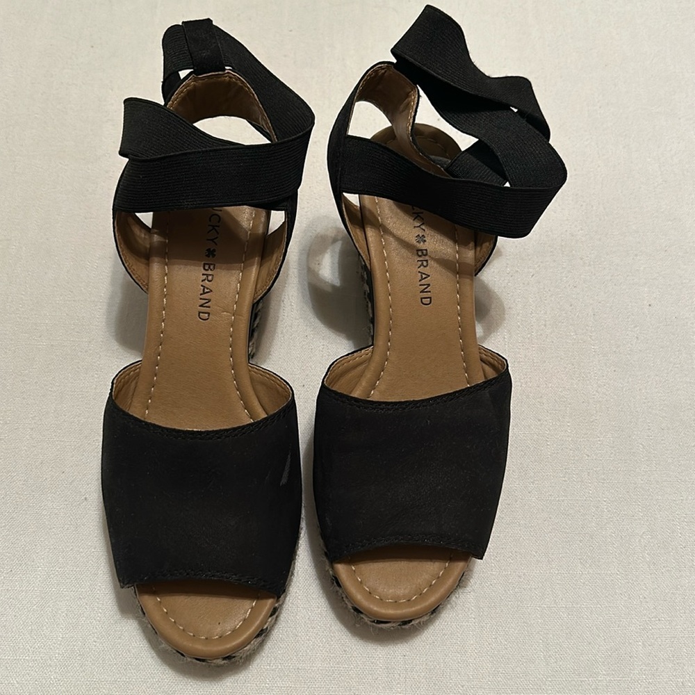 Lucky Brand black strappy sandals!🖤